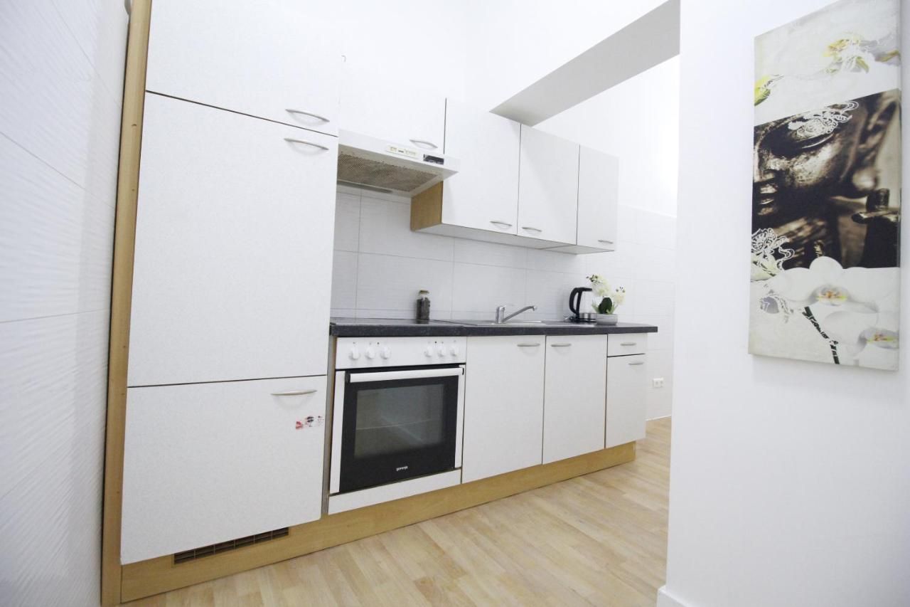 Comfort Triple Room Th Вена Экстерьер фото
